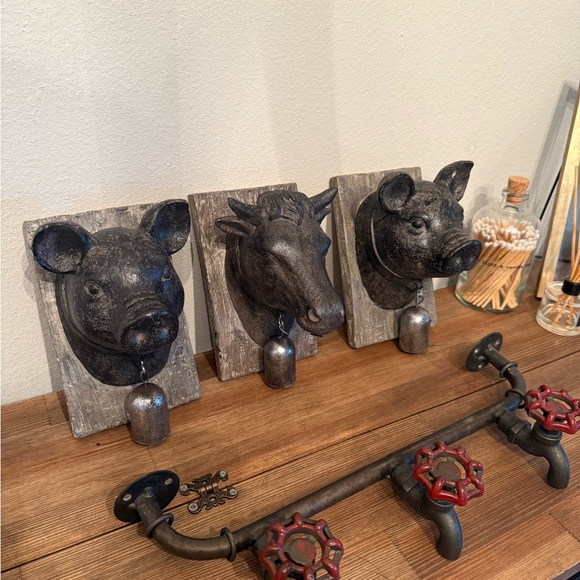 Farmhouse Decor - Picture 1 of 4